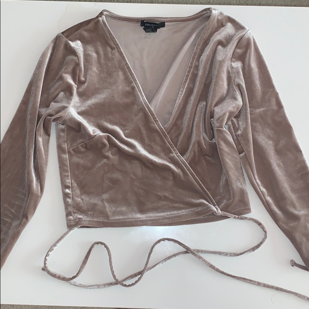 🔥Cropped Velvet Shirt 🔥